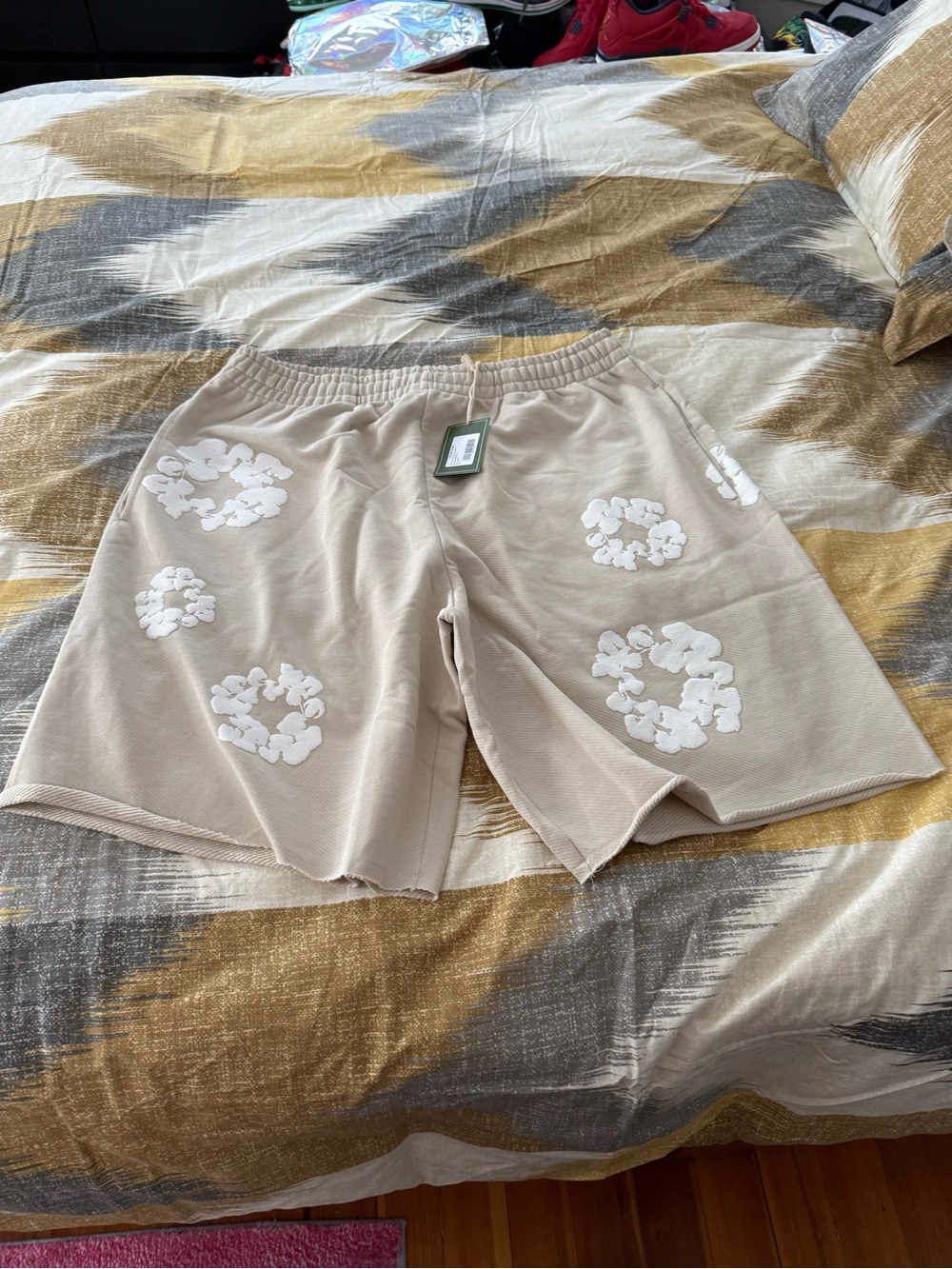 Denim Tears Cotton Wreath Men's Beige Athletic Shorts with White Floral Patches